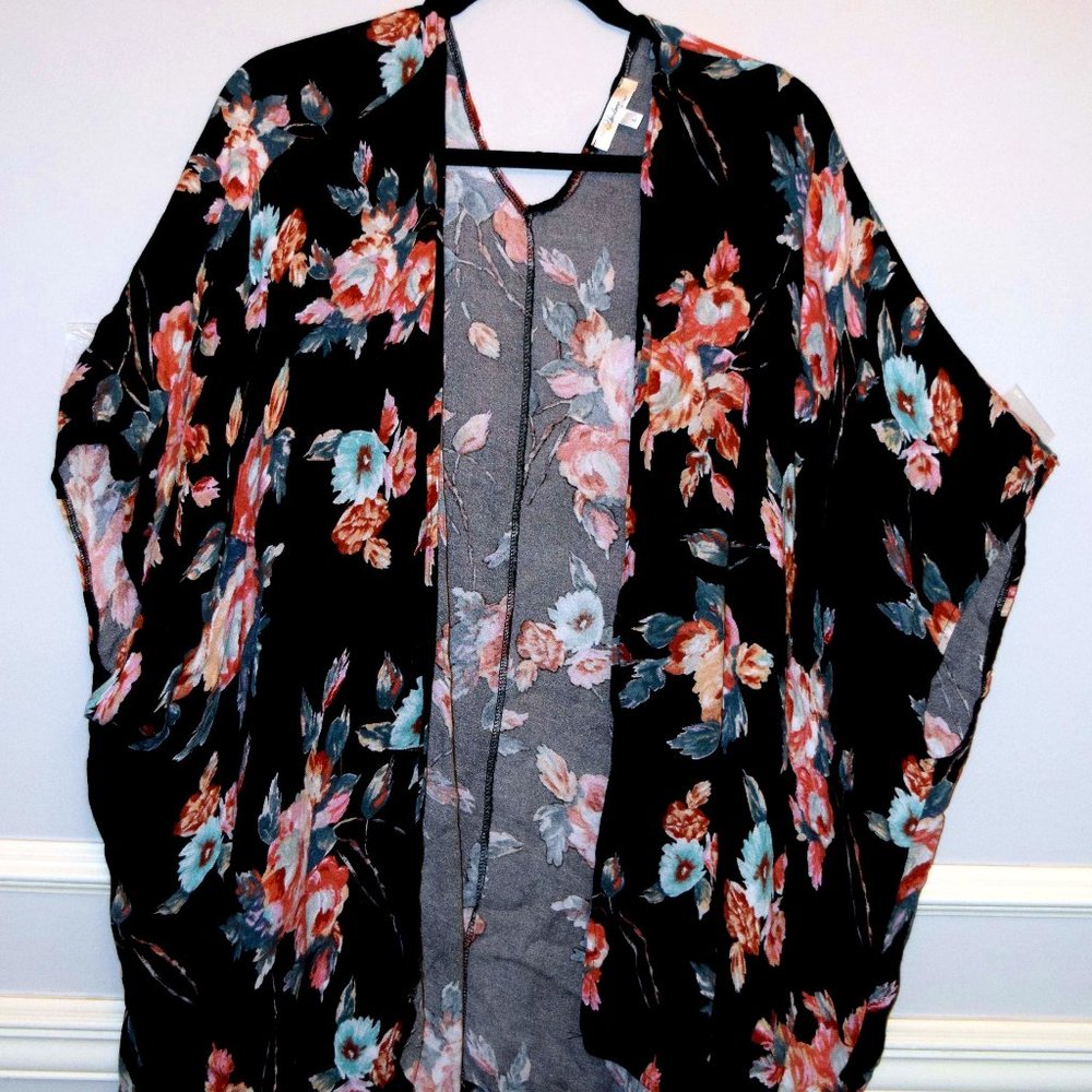 Andree' by Unit Floral Kimono